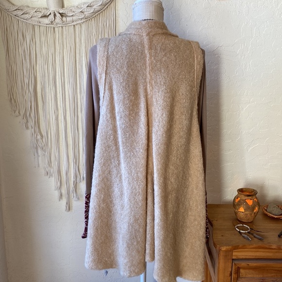 ✌️LIKE NEW ‼️ FREE PEOPLE ALPACA CAPE‼️ - Picture 8 of 16